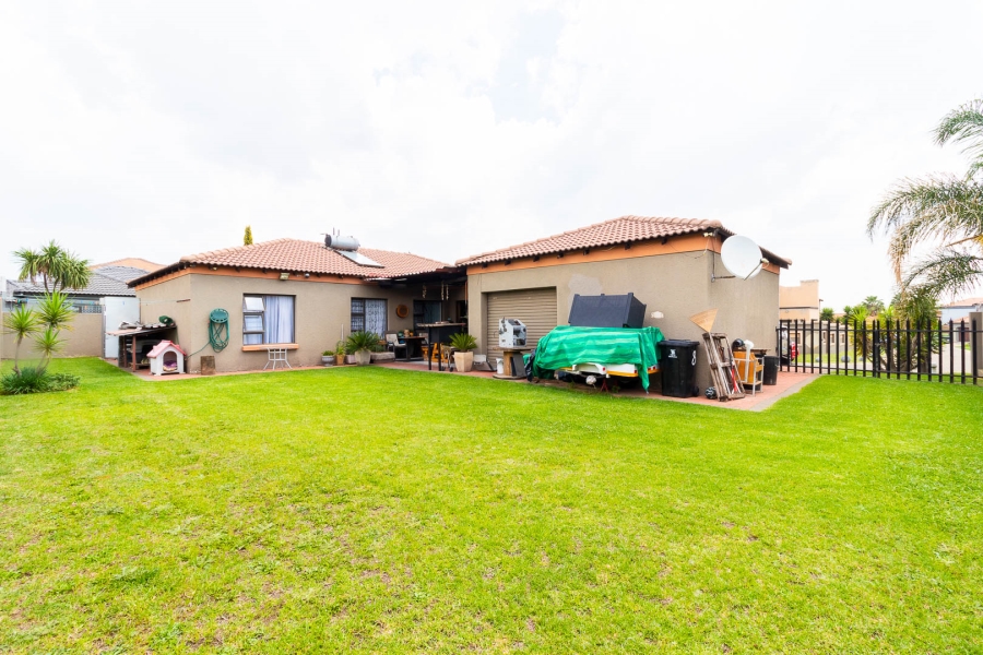 3 Bedroom Property for Sale in Sonneveld Gauteng