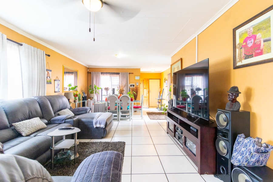 3 Bedroom Property for Sale in Sonneveld Gauteng
