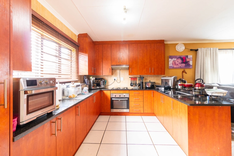 3 Bedroom Property for Sale in Sonneveld Gauteng