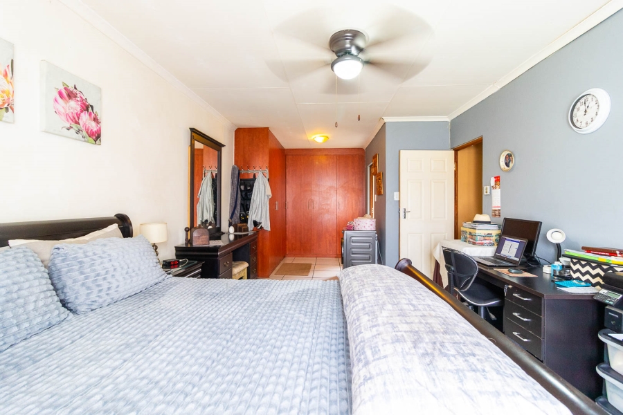 3 Bedroom Property for Sale in Sonneveld Gauteng