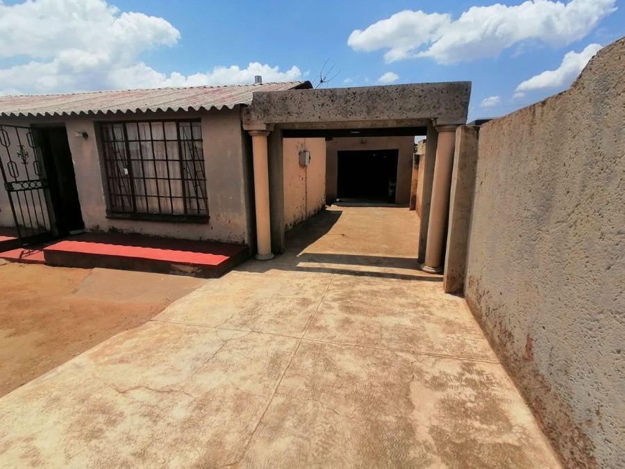 2 Bedroom Property for Sale in Mabopane Unit B Gauteng