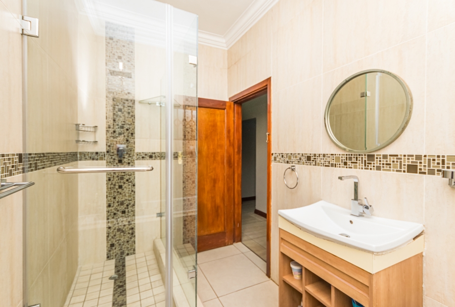 5 Bedroom Property for Sale in Lyttelton Manor Gauteng