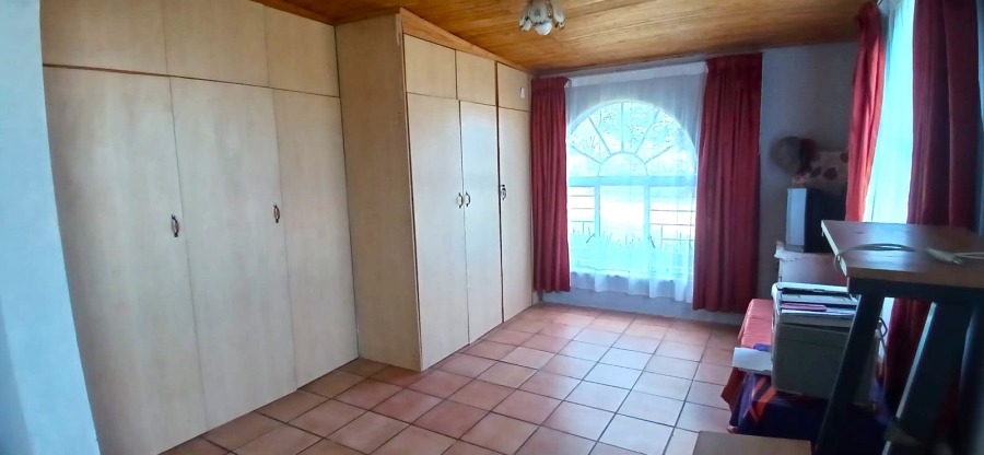 5 Bedroom Property for Sale in Nelsonia Gauteng