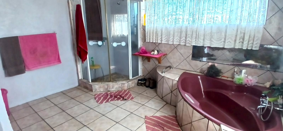 5 Bedroom Property for Sale in Nelsonia Gauteng