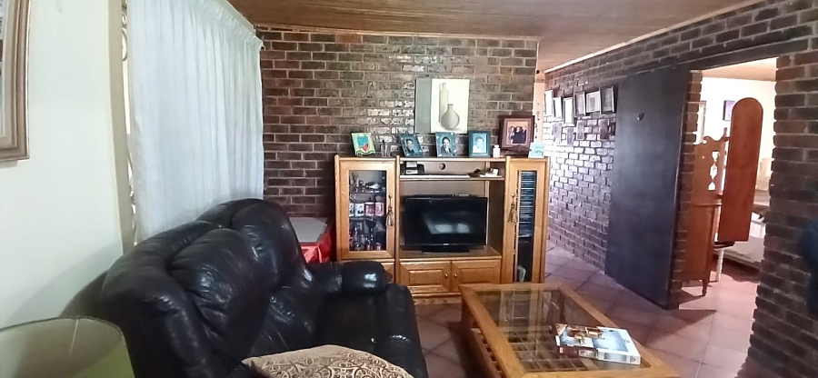5 Bedroom Property for Sale in Nelsonia Gauteng