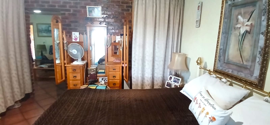5 Bedroom Property for Sale in Nelsonia Gauteng