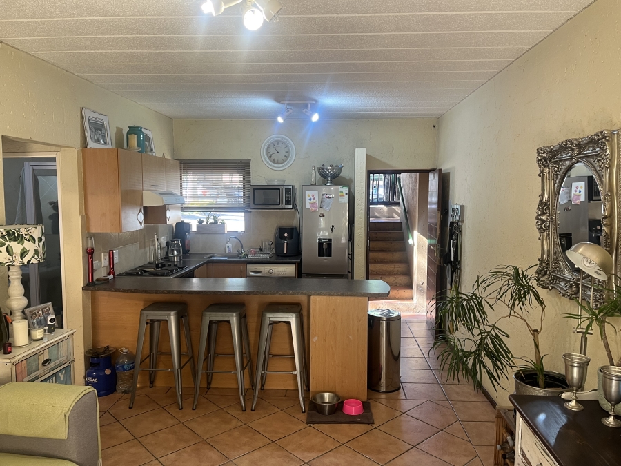 To Let 1 Bedroom Property for Rent in Douglasdale Gauteng