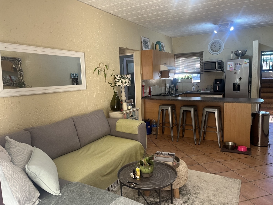 To Let 1 Bedroom Property for Rent in Douglasdale Gauteng