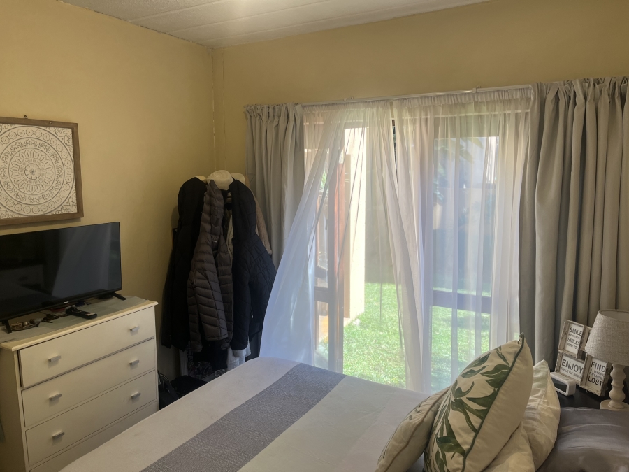 To Let 1 Bedroom Property for Rent in Douglasdale Gauteng