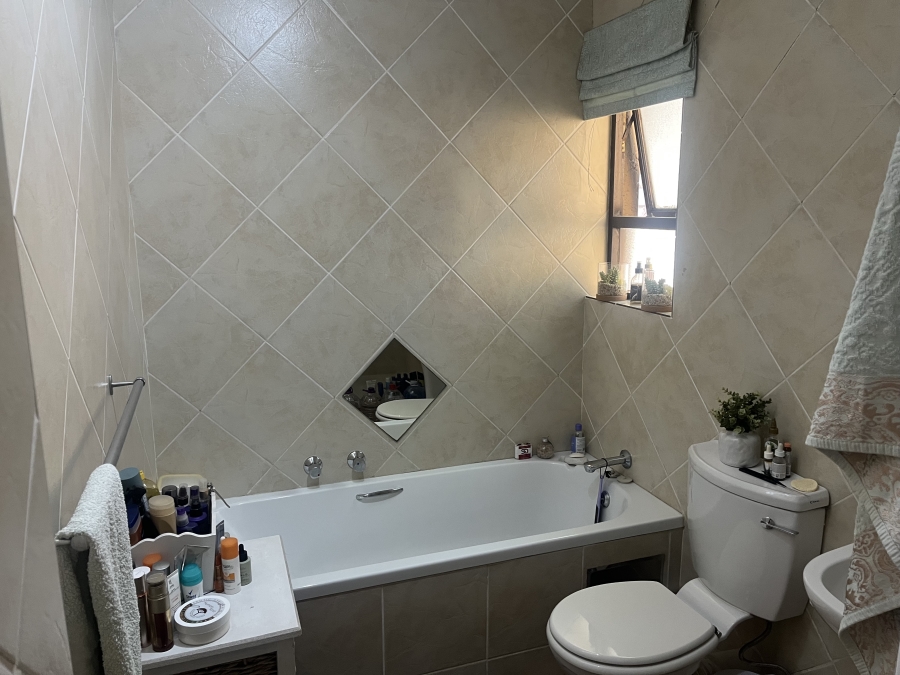 To Let 1 Bedroom Property for Rent in Douglasdale Gauteng