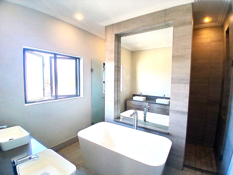4 Bedroom Property for Sale in Blue Valley Golf Estate Gauteng