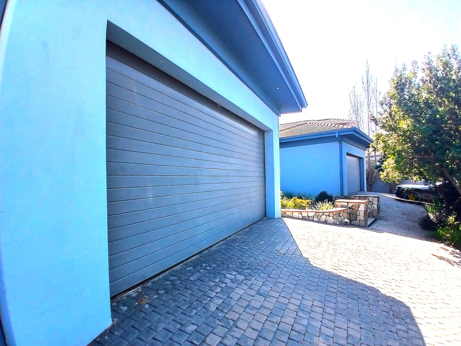 4 Bedroom Property for Sale in Blue Valley Golf Estate Gauteng
