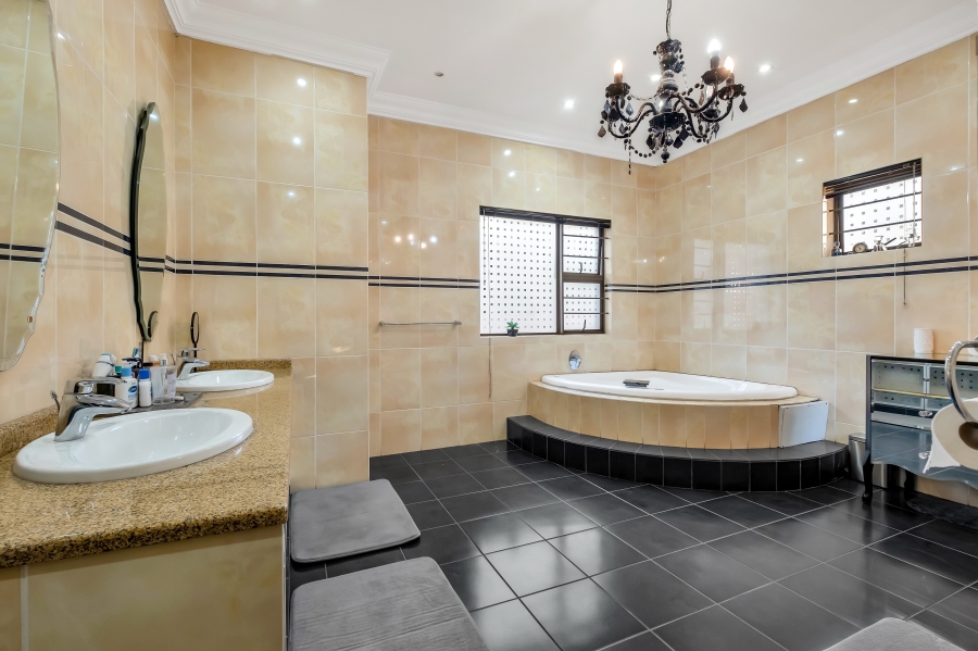 5 Bedroom Property for Sale in Auckland Park Gauteng