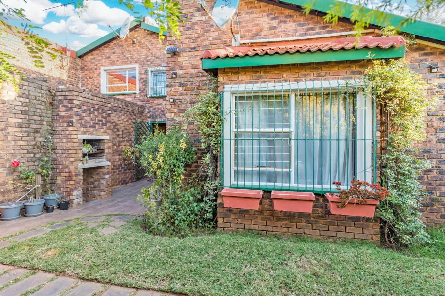 3 Bedroom Property for Sale in Weltevreden Park Gauteng
