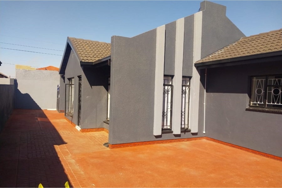 3 Bedroom Property for Sale in Protea North Gauteng