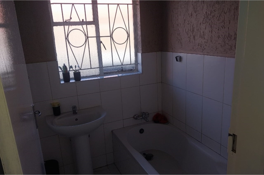 3 Bedroom Property for Sale in Protea North Gauteng