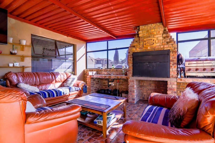 4 Bedroom Property for Sale in Noordwyk Gauteng