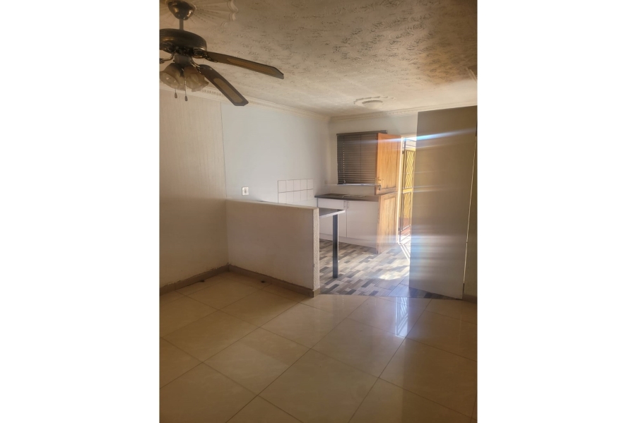 To Let 2 Bedroom Property for Rent in Protea North Gauteng