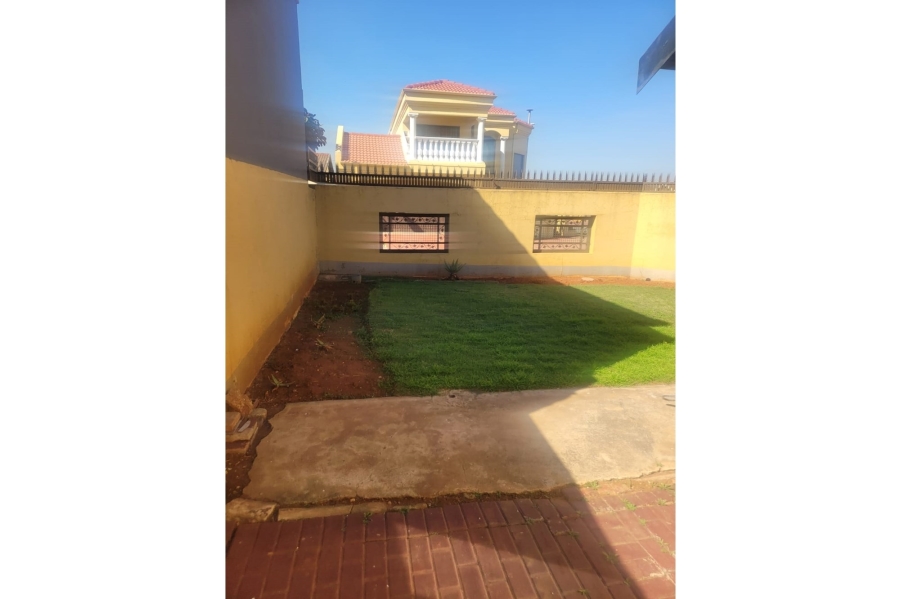 To Let 2 Bedroom Property for Rent in Protea North Gauteng