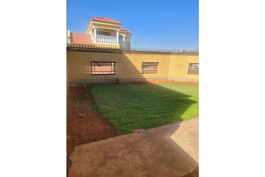 To Let 2 Bedroom Property for Rent in Protea North Gauteng