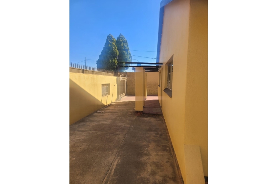 To Let 2 Bedroom Property for Rent in Protea North Gauteng