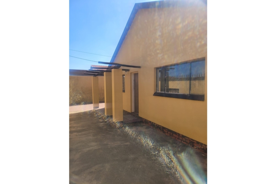 To Let 2 Bedroom Property for Rent in Protea North Gauteng