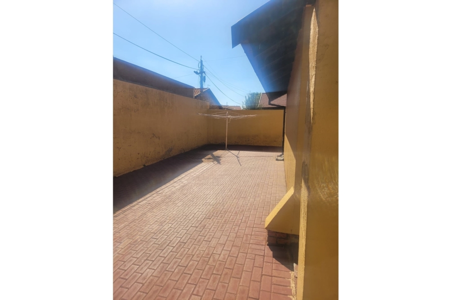 To Let 2 Bedroom Property for Rent in Protea North Gauteng