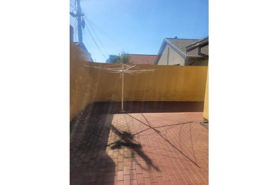 To Let 2 Bedroom Property for Rent in Protea North Gauteng