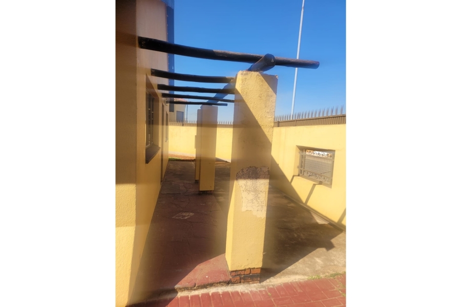 To Let 2 Bedroom Property for Rent in Protea North Gauteng