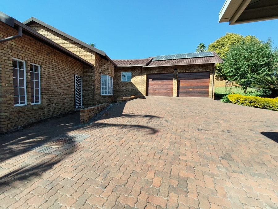 3 Bedroom Property for Sale in Garsfontein Gauteng