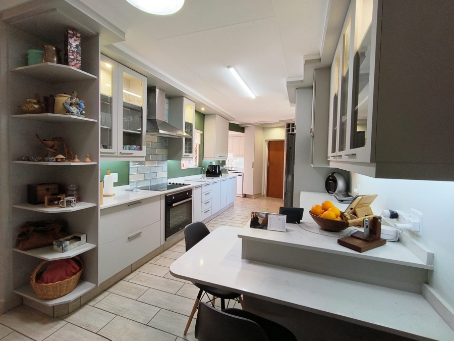 3 Bedroom Property for Sale in Garsfontein Gauteng