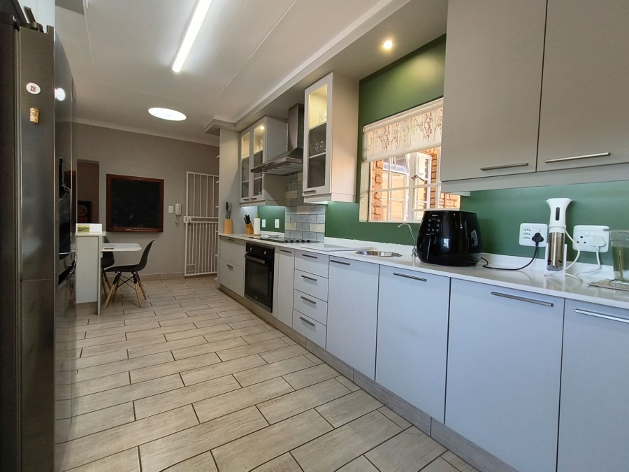 3 Bedroom Property for Sale in Garsfontein Gauteng