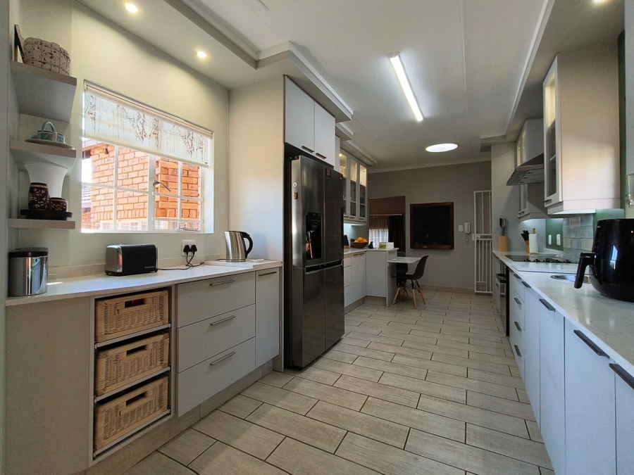 3 Bedroom Property for Sale in Garsfontein Gauteng