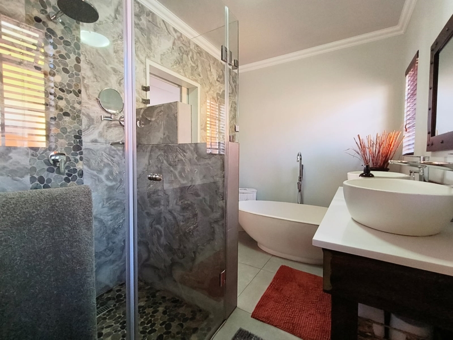 3 Bedroom Property for Sale in Garsfontein Gauteng