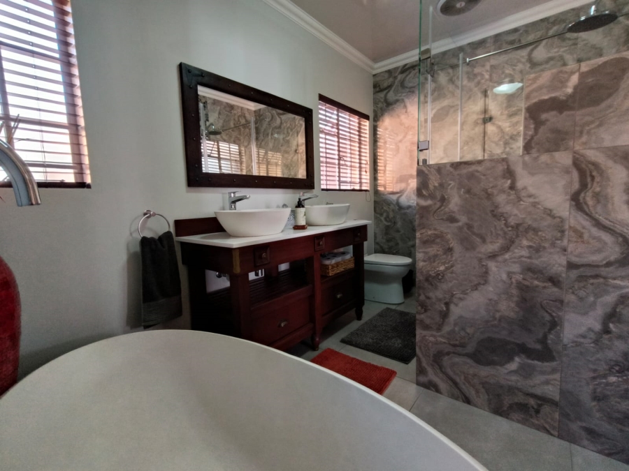 3 Bedroom Property for Sale in Garsfontein Gauteng