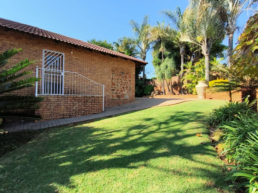 3 Bedroom Property for Sale in Garsfontein Gauteng