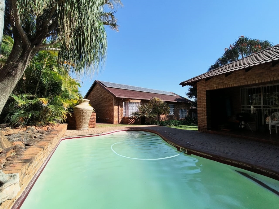 3 Bedroom Property for Sale in Garsfontein Gauteng