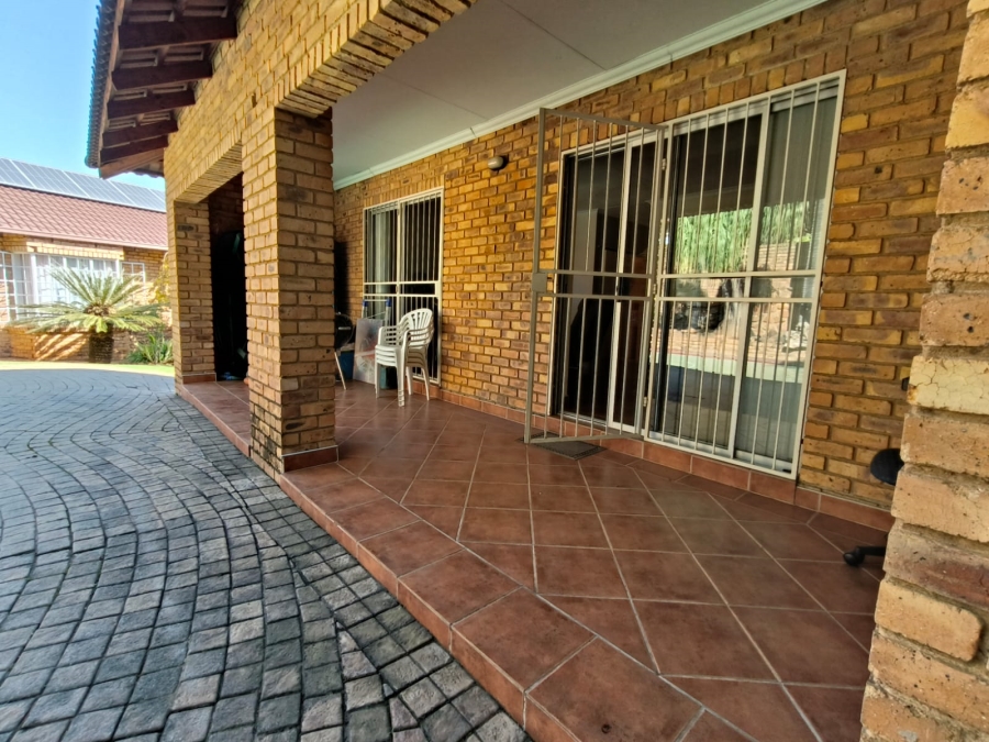 3 Bedroom Property for Sale in Garsfontein Gauteng