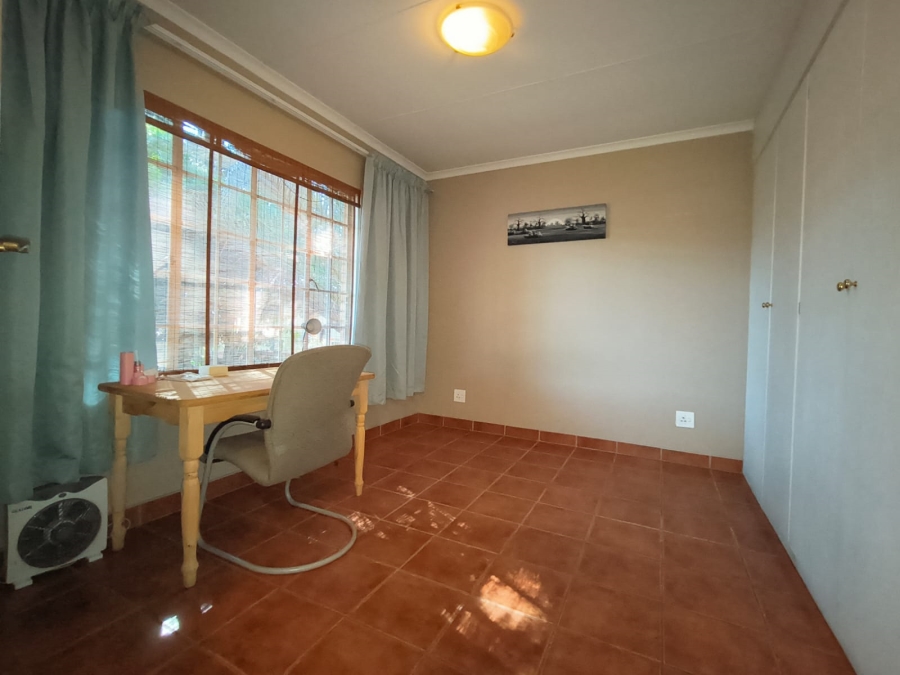 3 Bedroom Property for Sale in Garsfontein Gauteng