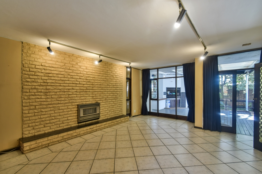 4 Bedroom Property for Sale in Faerie Glen Gauteng