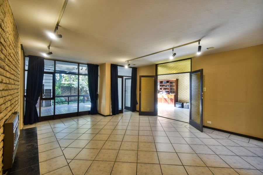 4 Bedroom Property for Sale in Faerie Glen Gauteng