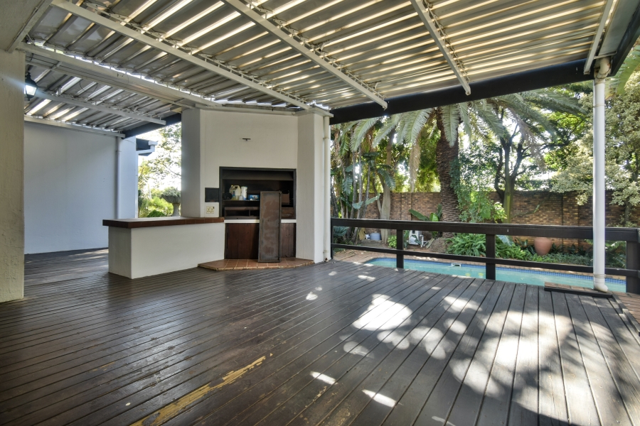 4 Bedroom Property for Sale in Faerie Glen Gauteng