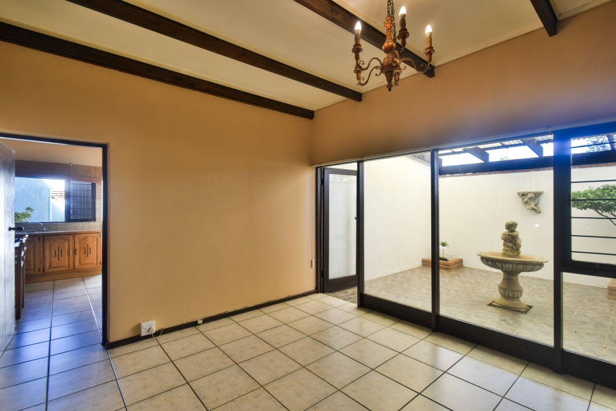 4 Bedroom Property for Sale in Faerie Glen Gauteng