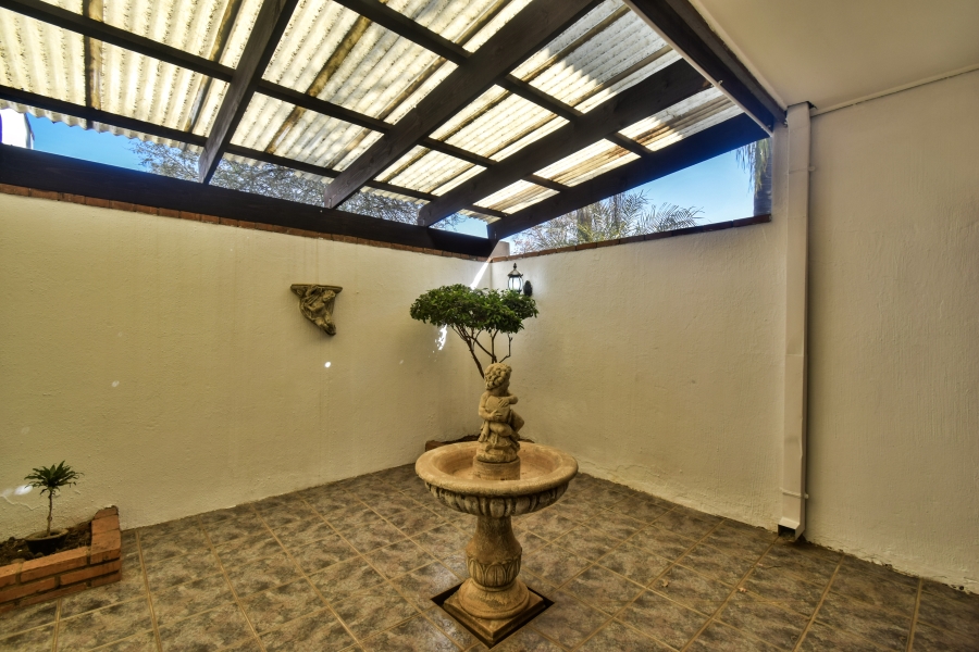 4 Bedroom Property for Sale in Faerie Glen Gauteng