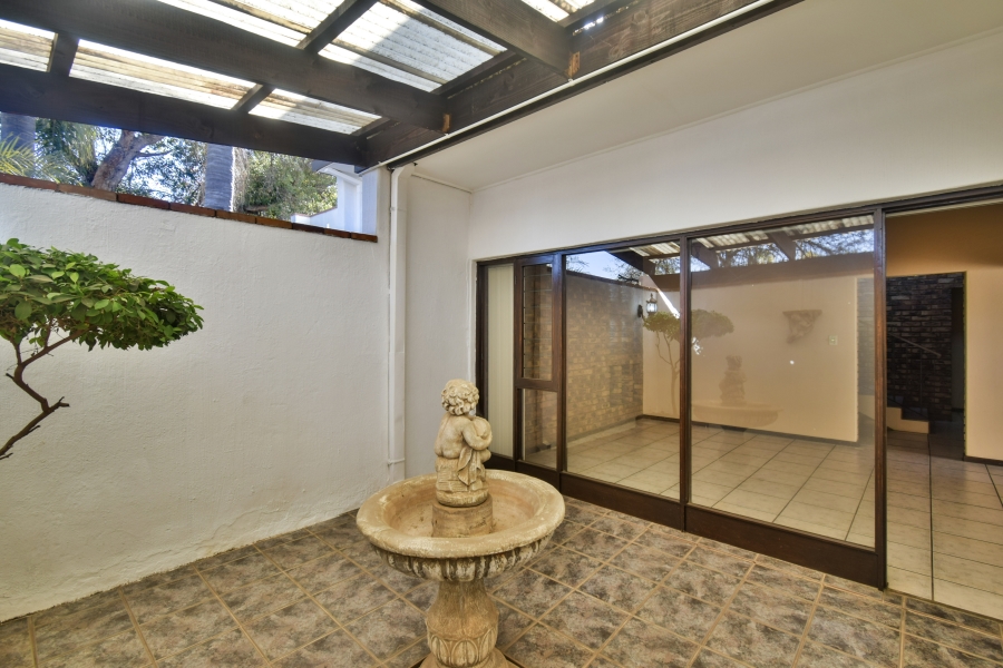 4 Bedroom Property for Sale in Faerie Glen Gauteng