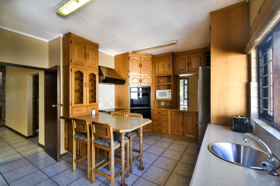 4 Bedroom Property for Sale in Faerie Glen Gauteng