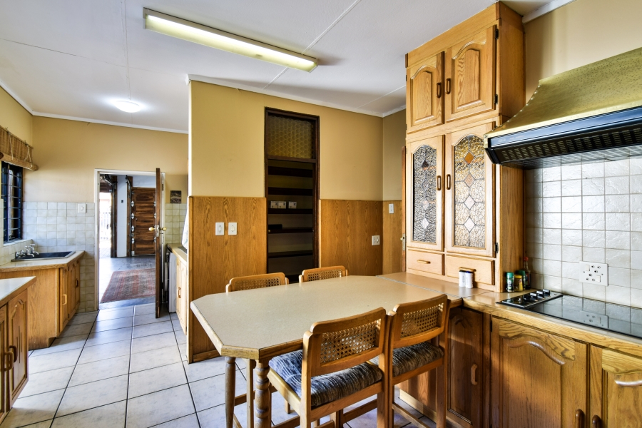 4 Bedroom Property for Sale in Faerie Glen Gauteng
