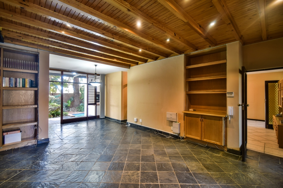 4 Bedroom Property for Sale in Faerie Glen Gauteng