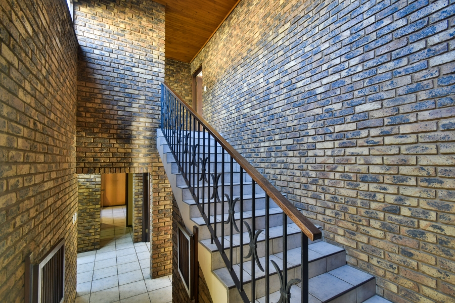 4 Bedroom Property for Sale in Faerie Glen Gauteng