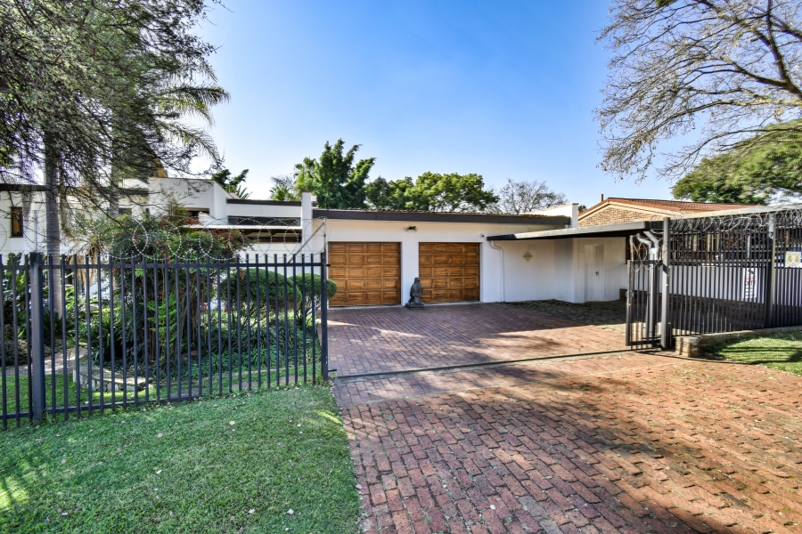 4 Bedroom Property for Sale in Faerie Glen Gauteng